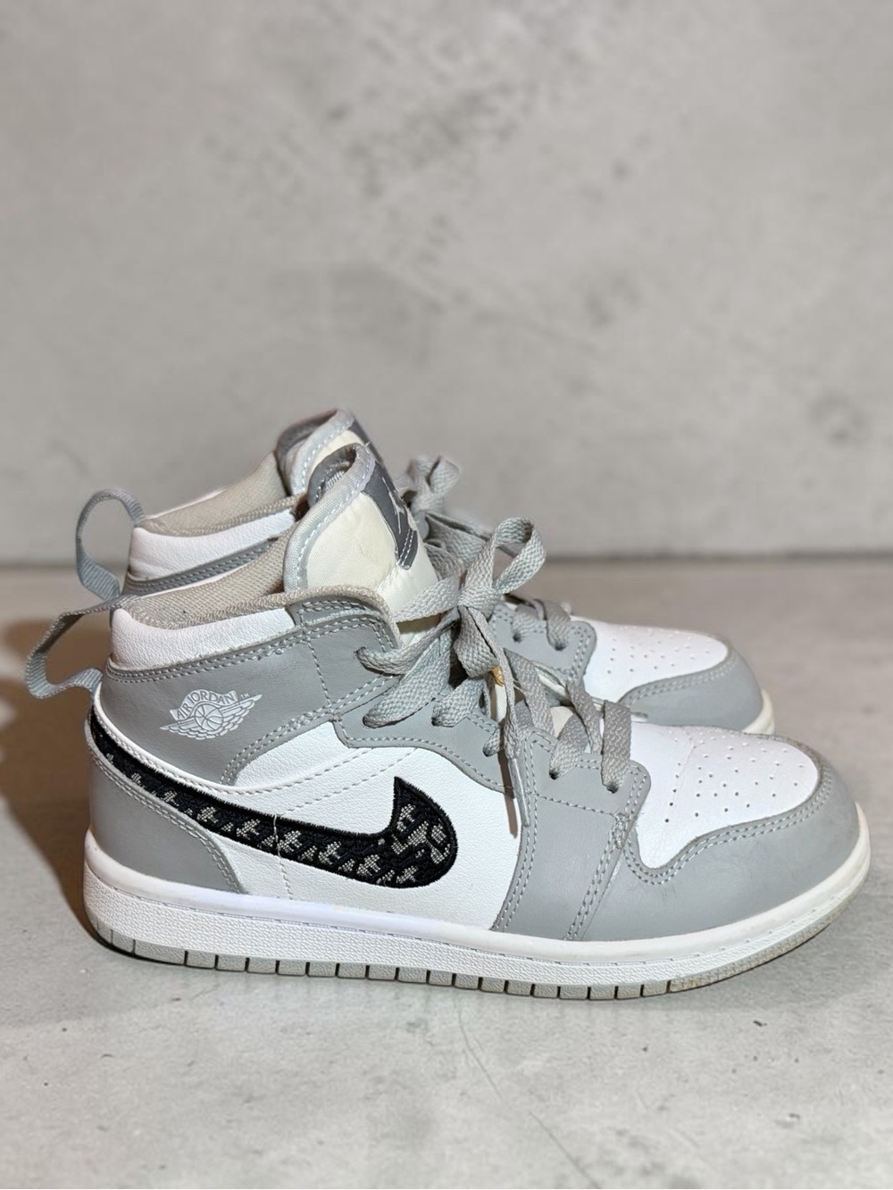 Nike Kids Air Jordan 1 Mid Dior Edition Size 3Y